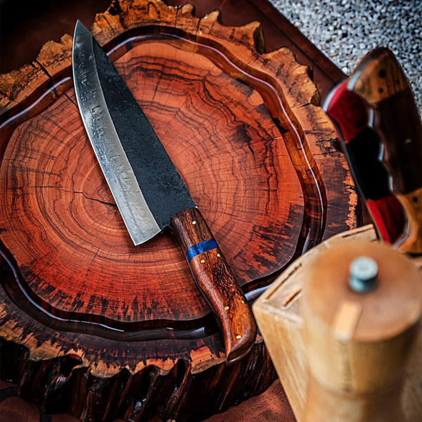 Faca do Chefe Artesanal em Aço Carbono com Cabo Integral em Madeira Jacarandá